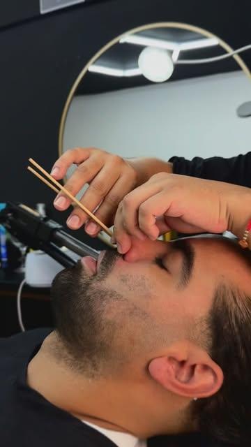 Servicio de lujo en el estudio con varitas de cera